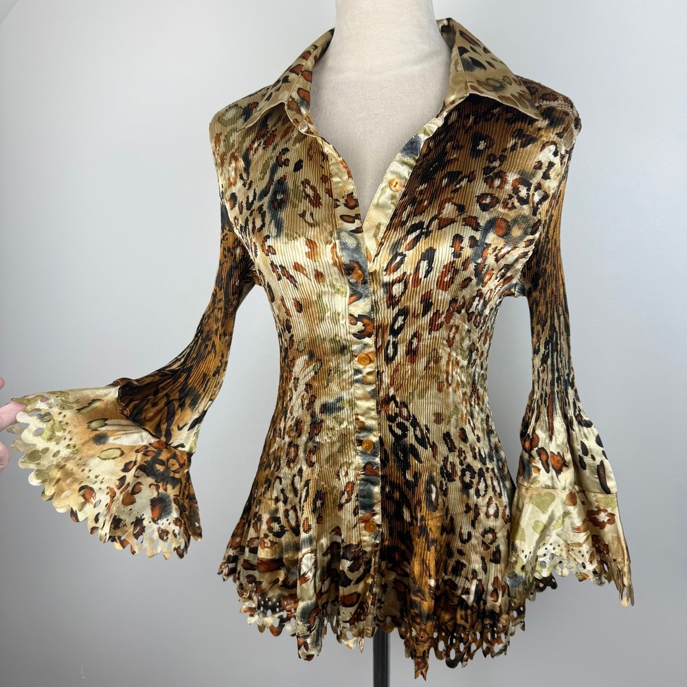 Y2K Vtg Essentials by Milano Leopard Print Pleated Bell Sleeve Button Down Top L